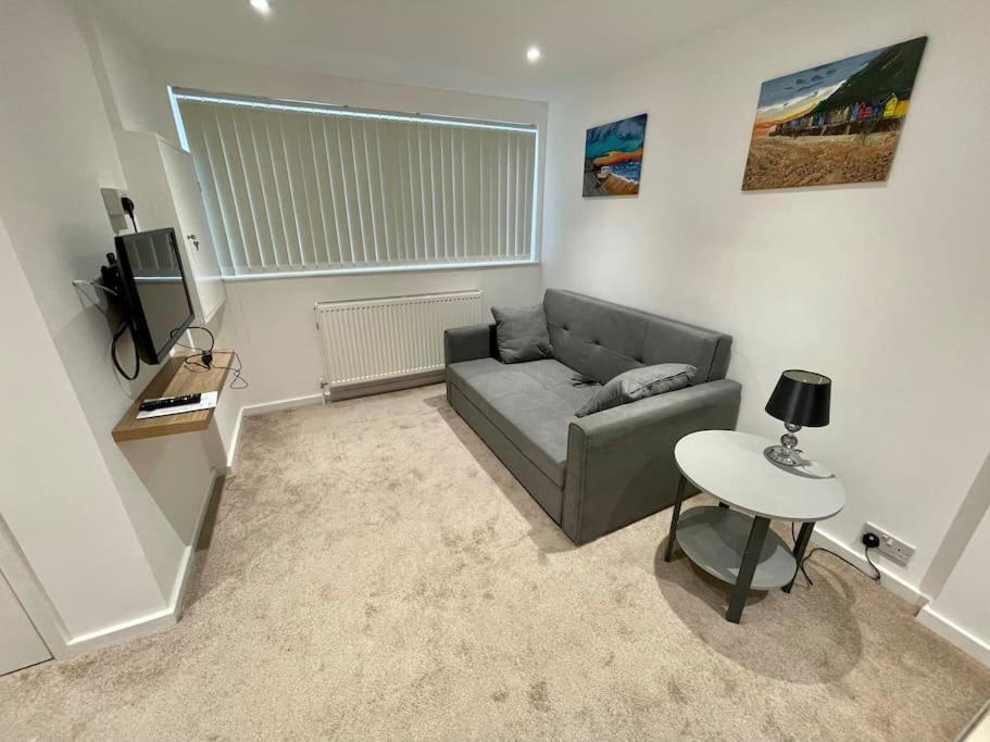 *Close To Beach* One Bedroom Suite With Parking Overstrand Buitenkant foto